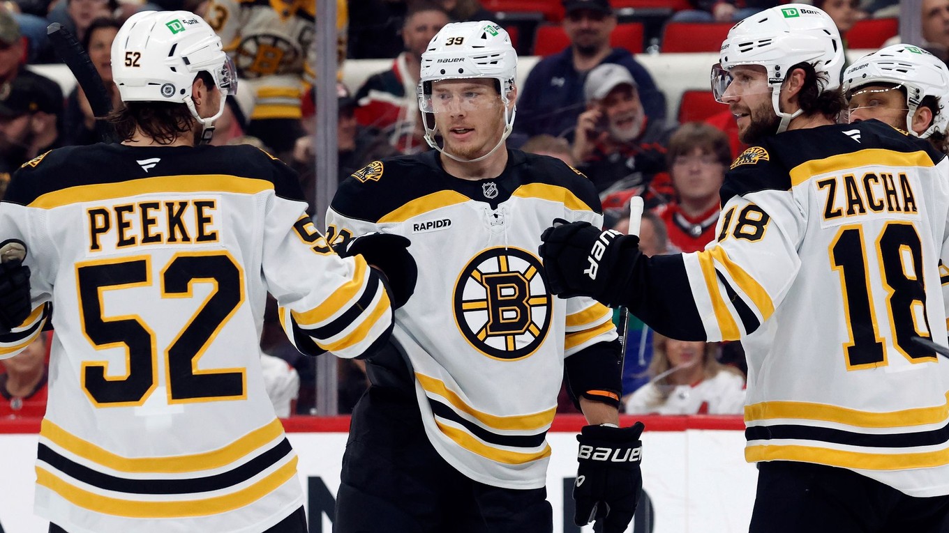 Morgan Geekie (uprostred)