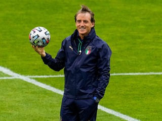 Tréner Roberto Mancini.