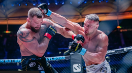 Kincl (vľavo) v súboji s Engizekom.