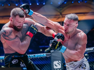 Kincl (vľavo) v súboji s Engizekom.