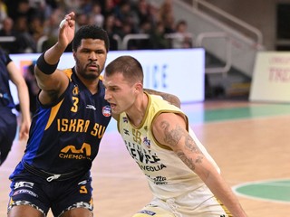 Tedrick Leron Wilcox (Svit) a Ozren Pavlović (Levice).