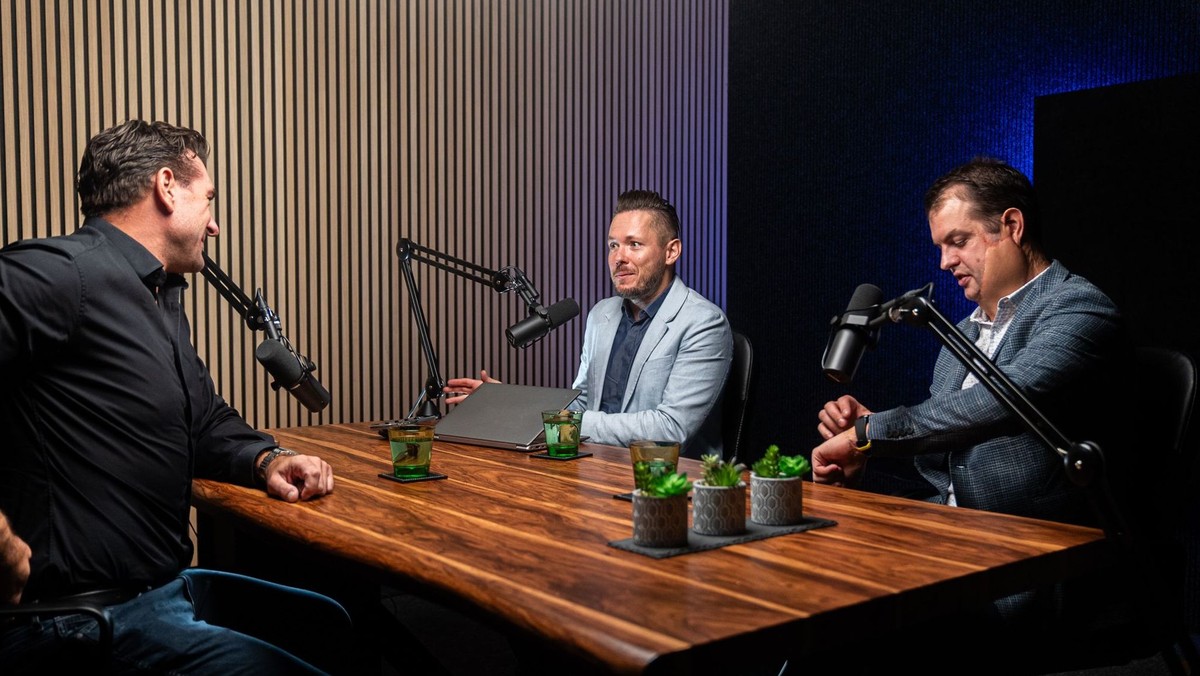 Boris Valábik, Ondrej Rusnák a Stano Benčat debatujú v podcaste Hokejový BOSS najmä o slovenskom hokeji.