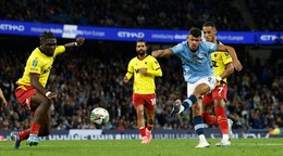 Matheus Nunes strieľa gól v zápase Manchester City - FC Watford v 3. kole anglického Ligového pohára.