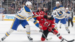 Tomáš Tatar počas zápasu Buffalo - New Jersey v Prahe