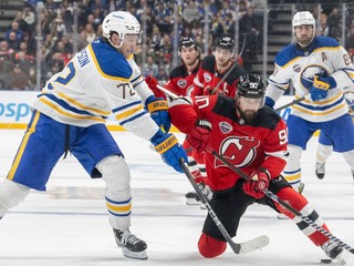 Tomáš Tatar počas zápasu Buffalo - New Jersey v Prahe