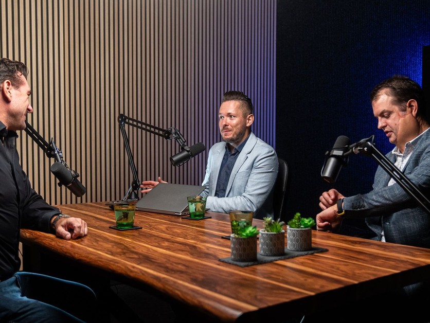 Boris Valábik, Ondrej Rusnák a Stano Benčat debatujú v podcaste Hokejový BOSS najmä o slovenskom hokeji.