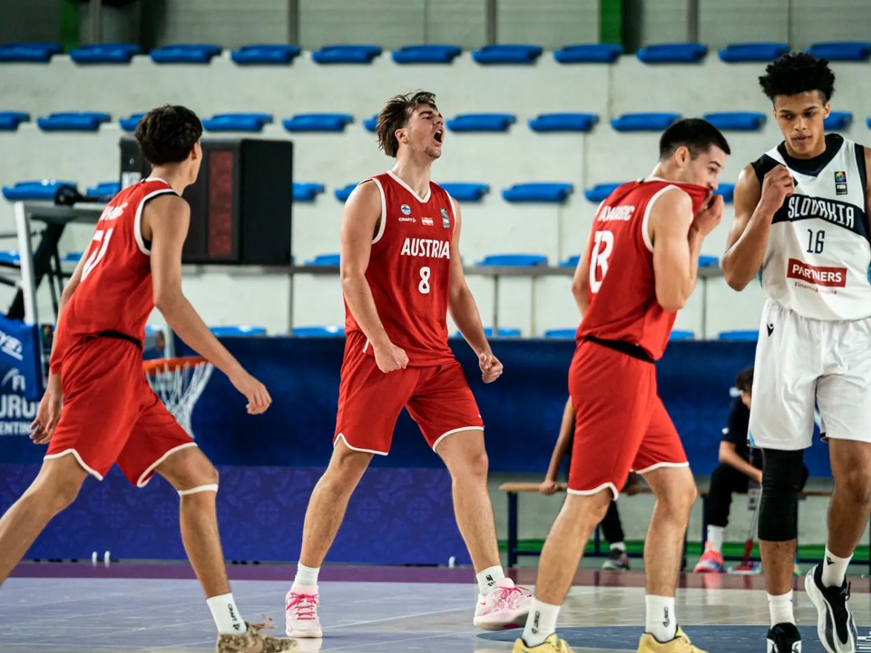 Momentka zo zápasu Slovensko - Rakúsko na ME v basketbale U18 2026.
