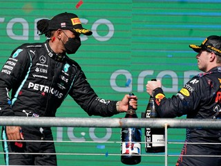 Lewis Hamilton a Max Verstappen.