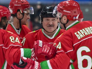Prezident Bieloruska Alexander Lukašenko je hokejový nadšenec.