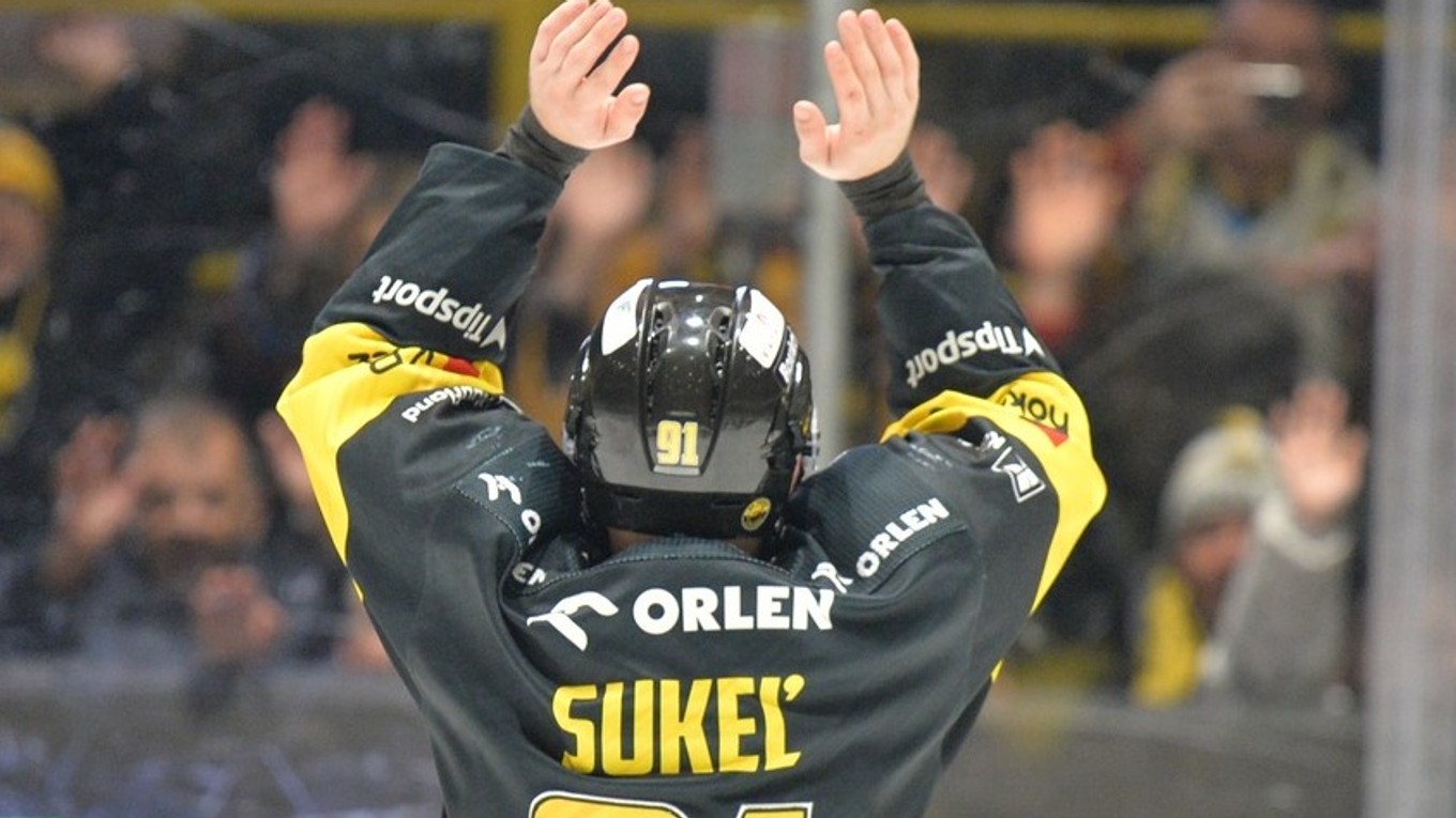 Matúš Sukeľ v drese Litvínova.