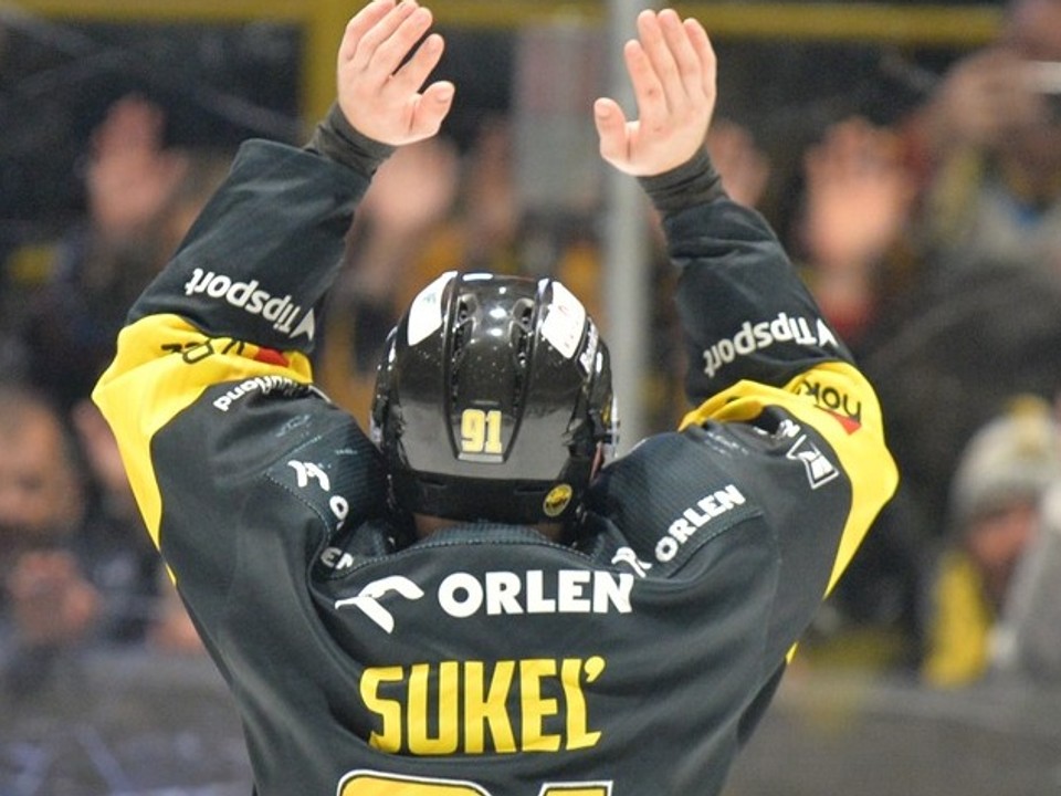 Matúš Sukeľ v drese Litvínova.