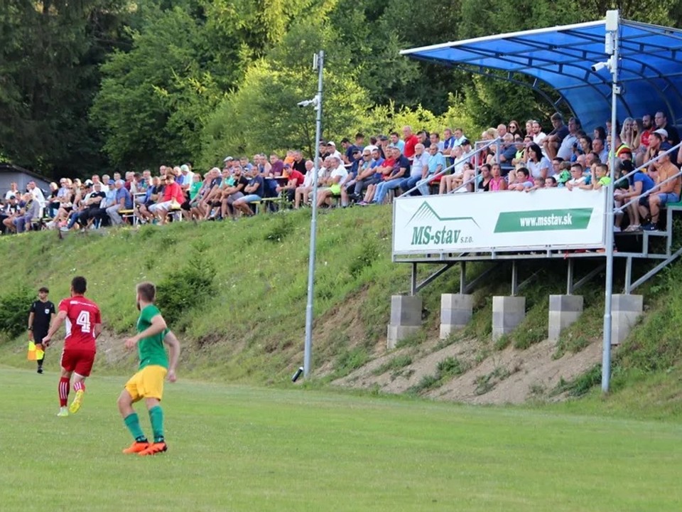 Futbalový štadión OŠK Pribiš.