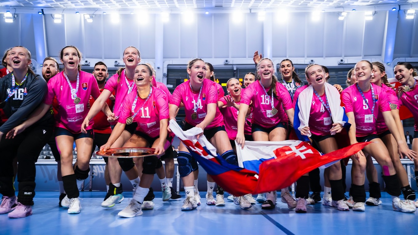 Slovenské hádzanárky po triumfe na ME do 17 rokov 2025.