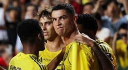 Cristiano Ronaldo sa svojimi spoluhráčmi z klubu Al-Nassr.