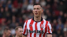Róbert Boženík v drese Stoke City.