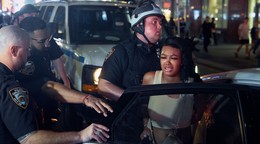 Polícia zadržala desiatky ľudí počas osláv titulu Knicks