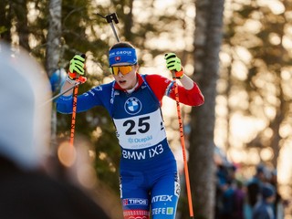Ema Kapustová počas stíhacích pretekov žien v estónskom Otepää.