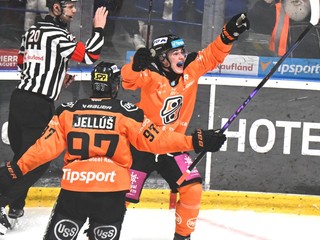 Gólová radosť hráčov Košíc v siedmom zápase štvrťfinále play off hokejovej Tipsport ligy HC Košice - HC MONACObet Banská Bystrica.