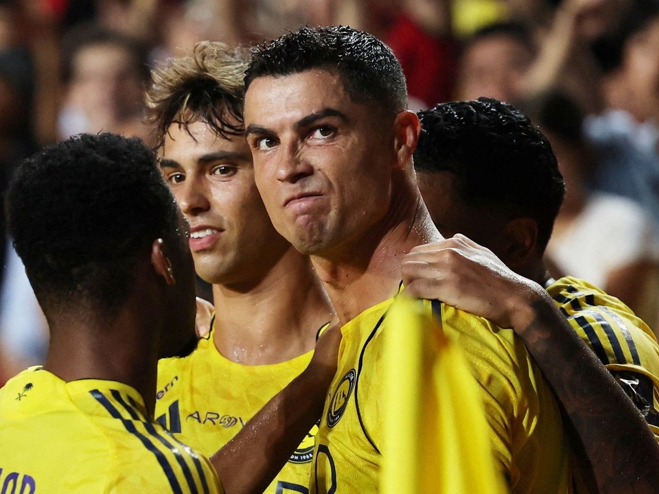 Cristiano Ronaldo sa svojimi spoluhráčmi z klubu Al-Nassr.