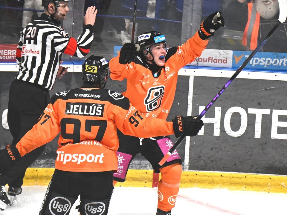 Gólová radosť hráčov Košíc v siedmom zápase štvrťfinále play off hokejovej Tipsport ligy HC Košice - HC MONACObet Banská Bystrica.