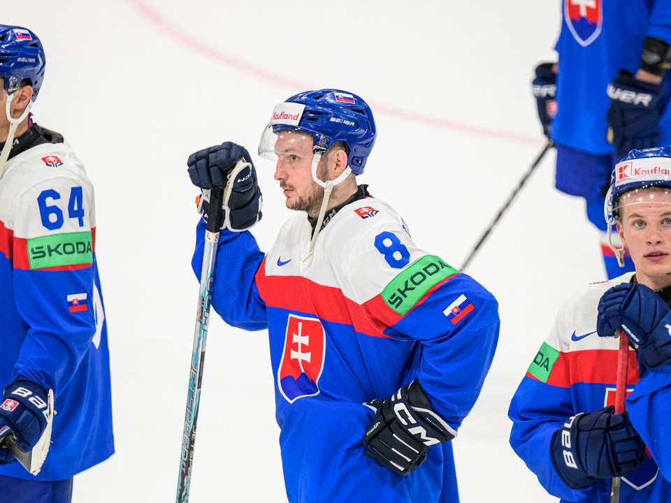 Slovenskí hokejisti, zľava Patrik Koch, Oliver Okuliar a Maxim Štrbák na MS 2026.