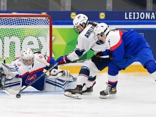 Fotka zo štvrťfinále Slovensko - USA na MS v hokeji žien do 18 rokov.