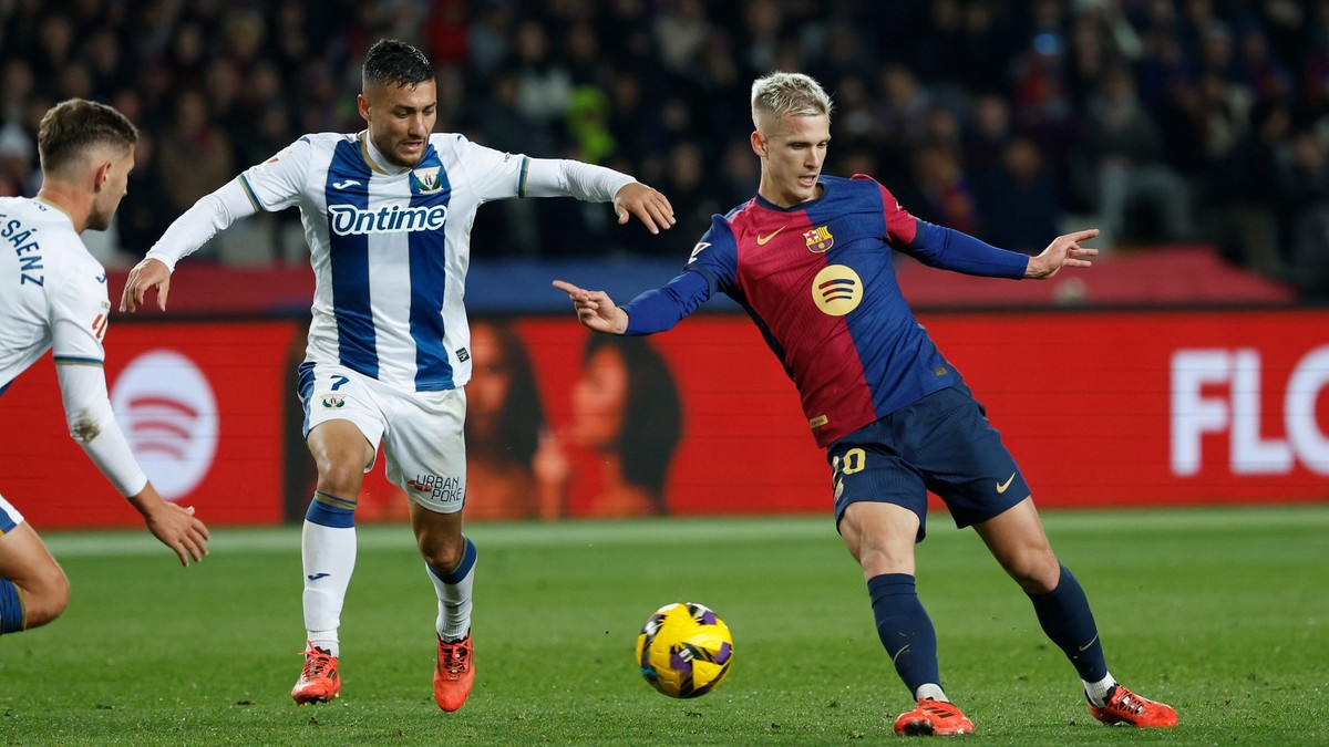 Dani Olmo (vpravo) a Oscar Rodriguez v zápase La Ligy Barcelona - CD Leganés.