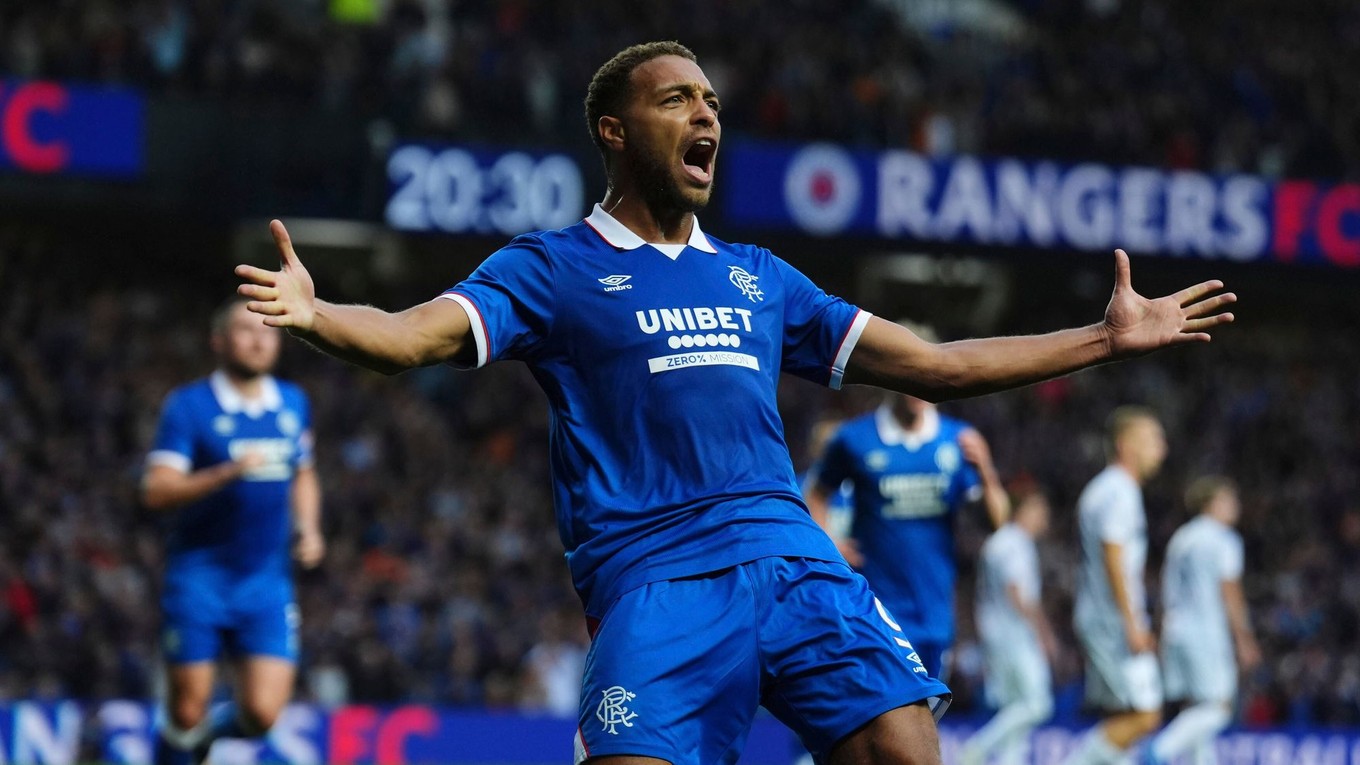 Cyriel Dessers oslavuje gól.