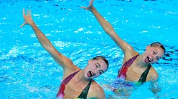 Slovenské reprezentantky v synchronizovanom plávaní Lea Anna Krajčovičová a Žofia Strapeková.