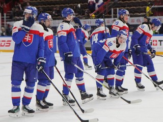 Slovenskí hokejisti pred zápasom Slovensko - Česko počas MS v hokeji do 20 rokov 2024.