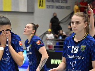 Hádzanárky Iuventy Michalovce po zisku strieborných medailí v pohári EHF. 