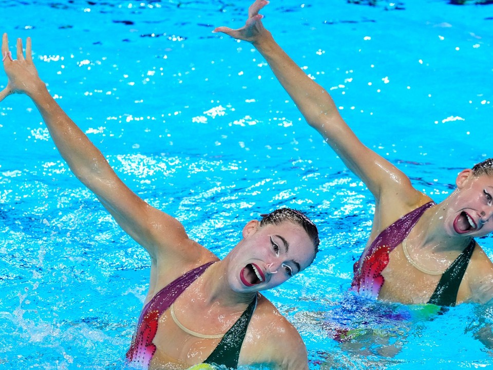 Slovenské reprezentantky v synchronizovanom plávaní Lea Anna Krajčovičová a Žofia Strapeková.