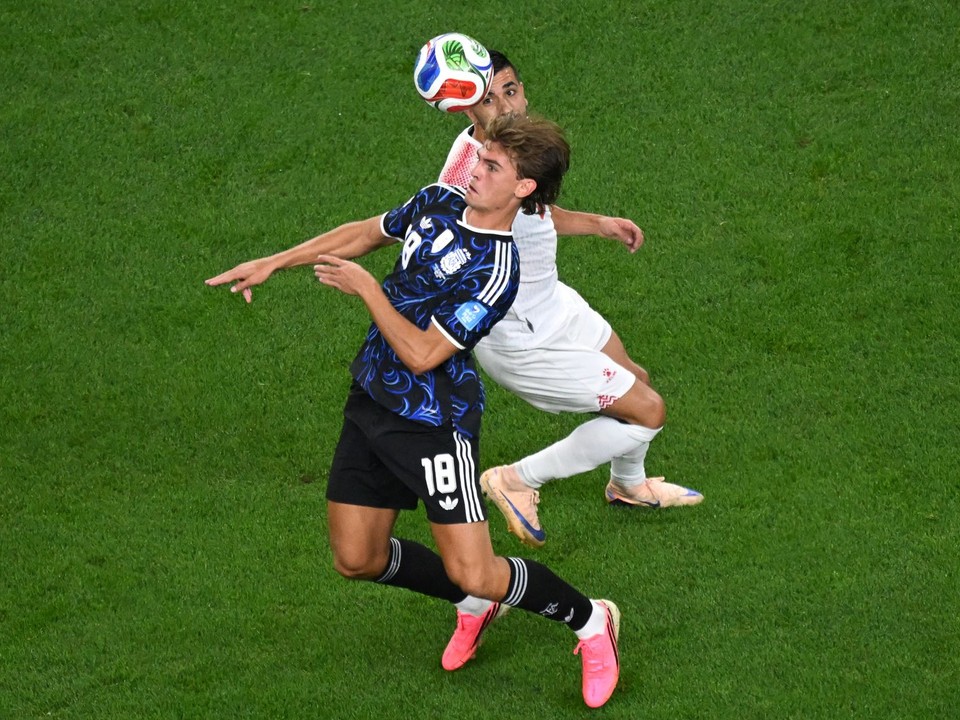 Nico Paz (18) počas zápasu skupiny J na Majstrovstvách sveta vo futbale medzi Jordánskom a Argentínou.