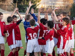 Nádherné futbalové momenty prinášajú aj zápasy detí. Tu sú tri krásne góly 