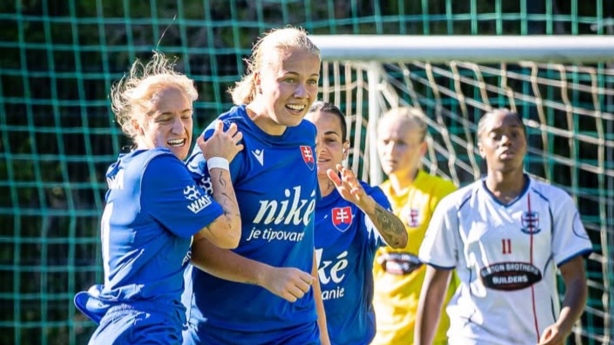 Slovenské reprezentantky v malom futbale v zápase s Anglickom.