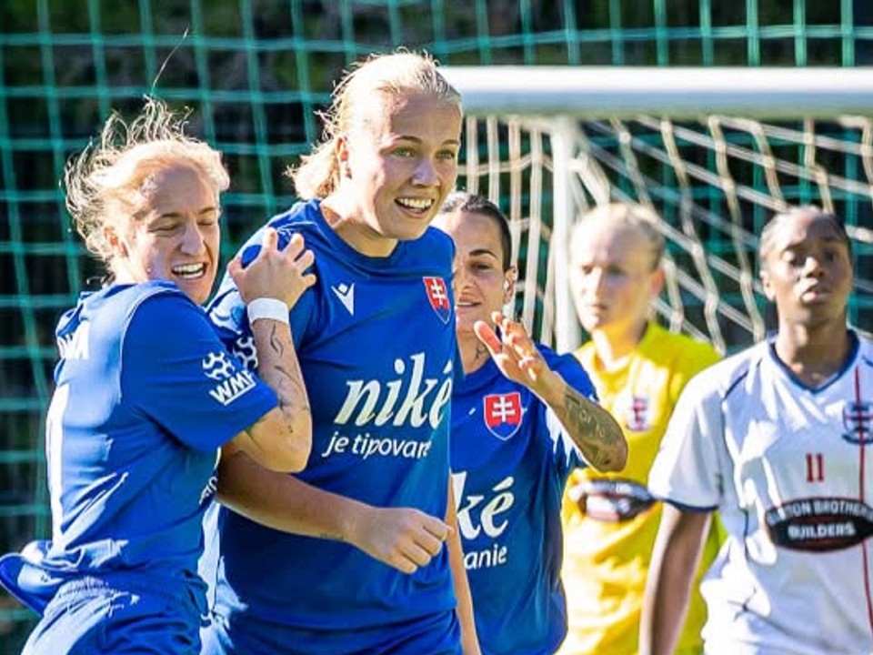 Slovenské reprezentantky v malom futbale v zápase s Anglickom.