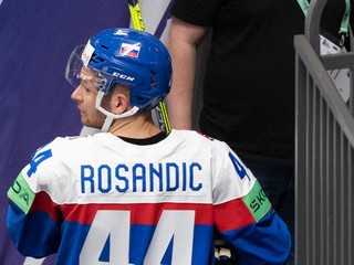 Mislav Rosandič v drese Slovenska na MS v hokeji 2023.