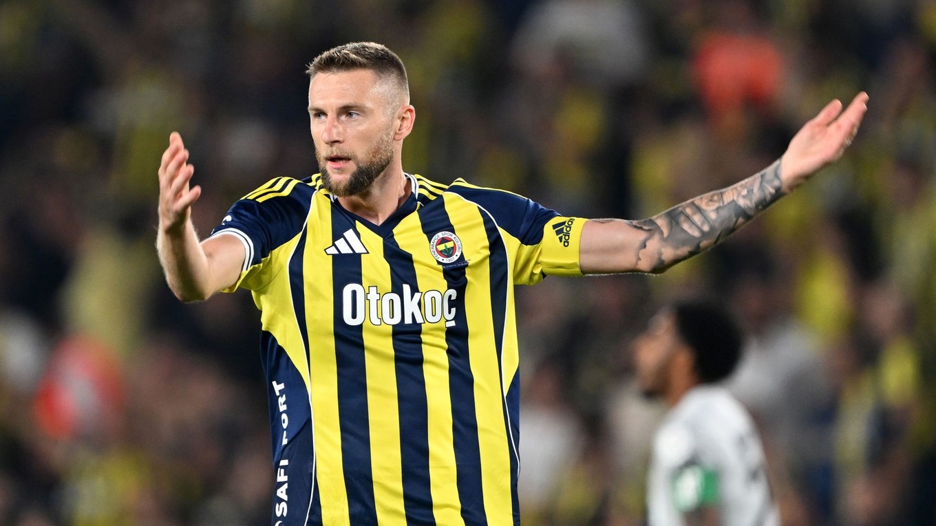 Slovenský futbalista v dree Fenerbahce Istanbul Milan Škriniar.