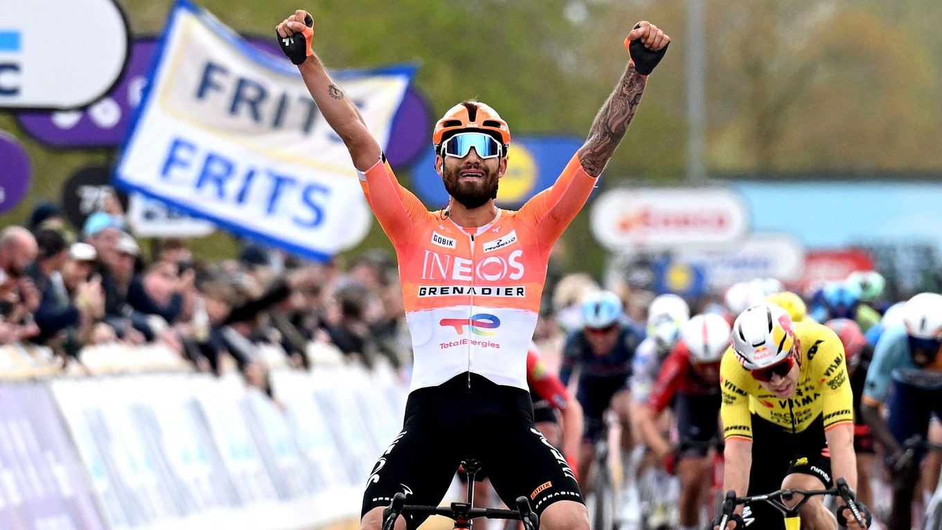 Filippo Ganna vyhral klasiku Dwars door Vlaanderen 2026