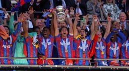 Crystal Palace oslavuje zisk FA Cupu. 