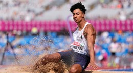 Talian Mattia Furlani počas kvalifikácie v skoku do diaľky na majstrovstvách Európy v Birminghame