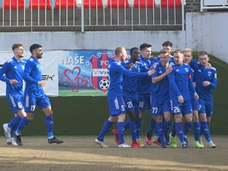 Erik Jendrišek so spoluhráčmi z FC Nitra.