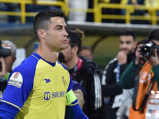 Cristiano Ronaldo ako kapitán Al-Nassr.