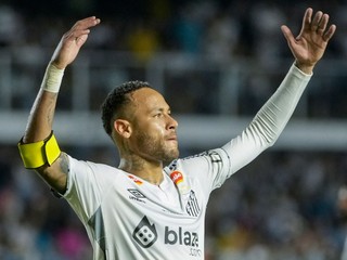 Brazílsky futbalista Neymar v drese materského klubu Santos FC.