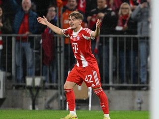 Lennart Karl sa stal najmladším strelcom Bayernu Mníchov v histórii Ligy majstrov. 