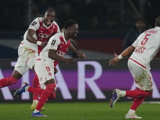 Hráči Monaca oslavujú gól