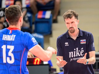 Na snímke zľava Jakub Ihnát (Slovensko) a hlavný tréner Slovenska Michal Masný.
