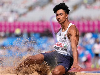 Talian Mattia Furlani počas kvalifikácie v skoku do diaľky na majstrovstvách Európy v Birminghame