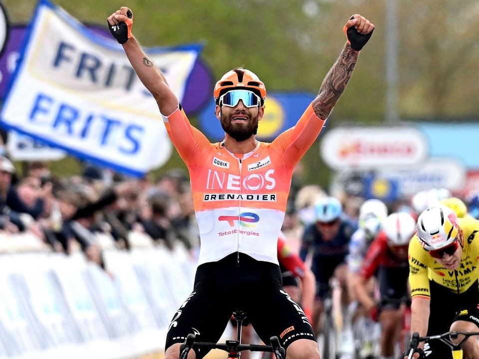 Filippo Ganna vyhral klasiku Dwars door Vlaanderen 2026