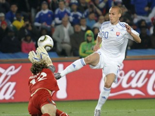 Kamil Kopúnek strieľa gól Taliansku na MS 2010.